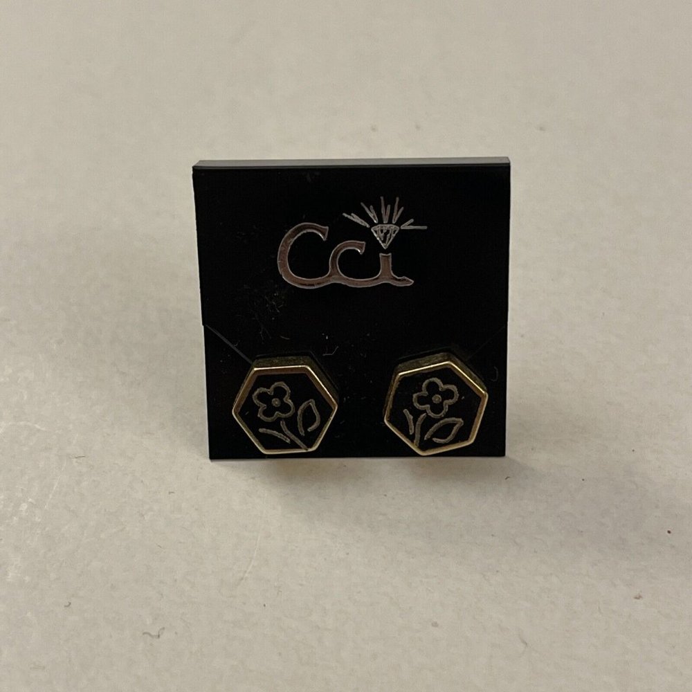 Cute Pair Of Earrings CCI Floral Studs H13
